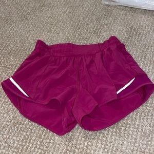Lululemon hotty hot shorts 2.5” size 4/6 Raspberry
